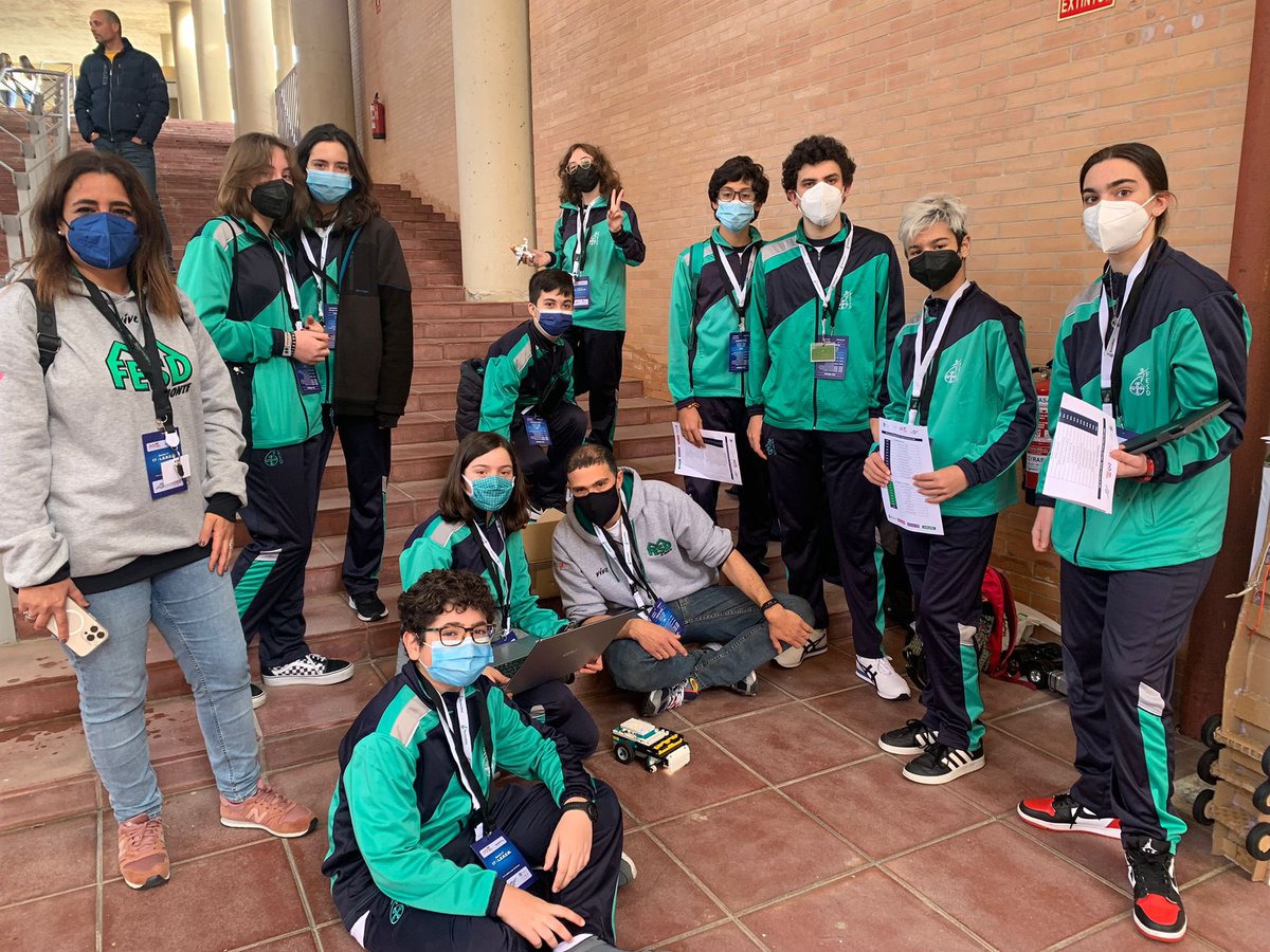 colegioelmonte's tweet photo. ¡Nuestro equipo en acción! ¡A por el #challengue! @FLLMalaga @FLL_Spain #legorobótica #lerem #FirstLegoLeague #firtslegoleaguespain #somosfamilia #somosfesd https://t.co/DYf2REIf76