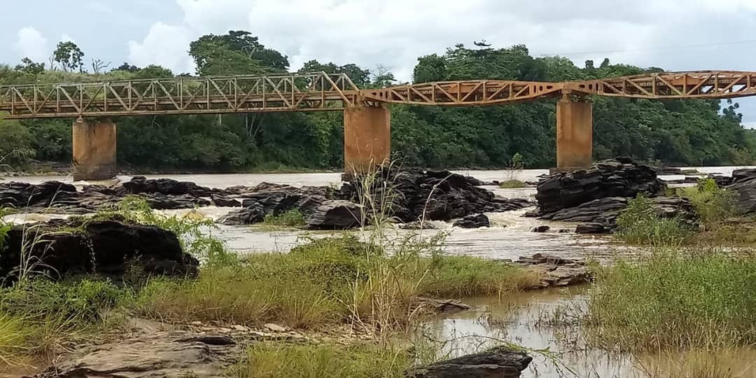 RadioCultureFm's tweet photo. Le #PontAllemand sur la #Sanaga à #Mbebe, #Vestige de la #Colonisation.
Suivez-nous sur @RadioCultureFM
#Mémoire #Patrimoine #Découverte #NyongEtKellé #Cameroun #Cameroon #CultureFM https://t.co/zk2a4Vka7e