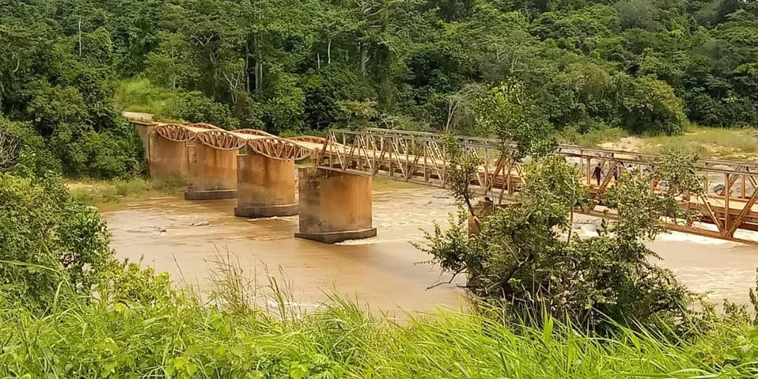 RadioCultureFm's tweet photo. Le #PontAllemand sur la #Sanaga à #Mbebe, #Vestige de la #Colonisation.
Suivez-nous sur @RadioCultureFM
#Mémoire #Patrimoine #Découverte #NyongEtKellé #Cameroun #Cameroon #CultureFM https://t.co/zk2a4Vka7e