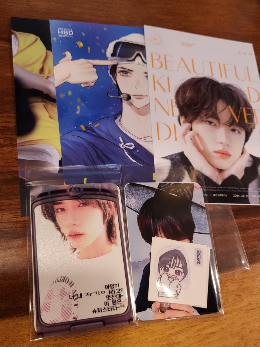 jjollang0313's tweet photo. #쌀떡_슈퍼스타_밀떡_최범규
#범규야_널_닮은_봄이_왔어
#BeomgyuOurSpringPrince 

오픈시간 전에 갔는데 사람이 많아서 깜짝 놀랐어용... 
그치만 특전이랑 식당에서 귀여운 범규를 보며 떡볶이를 먹으니까 정말 새롭고 행복했답니다❣️❣️
짱!!!!!! https://t.co/FOpHnVstGh