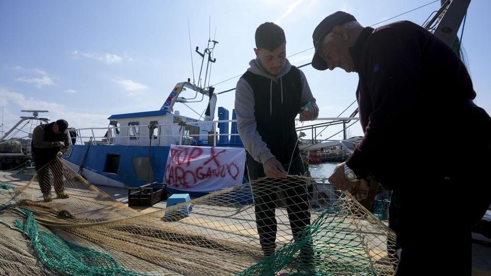Derek Gatopoulos (@dgatopoulos) on Twitter photo Russia’s war idles mills, fishing trawlers as energy costs soar. By <a href="/CollBarry/">Colleen Barry</a>
#Ukraine #Russia
apnews.com/article/russia… Russia’s war idles mills, fishing trawlers as energy costs soar. By <a href="/CollBarry/">Colleen Barry</a>
#Ukraine #Russia
apnews.com/article/russia…