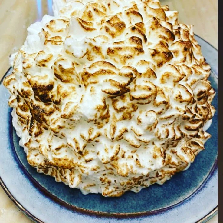 Omellete Norveigene for delivery in Bristol + smakbristol.co.uk
This will serve 8-12 people.
Creamy ice cream with a rich ginger genoise and fluffy meringue. Can also be ordered 'naked' so you can blow torch it yourself for a lovely warm crust and a little bit of drama.
