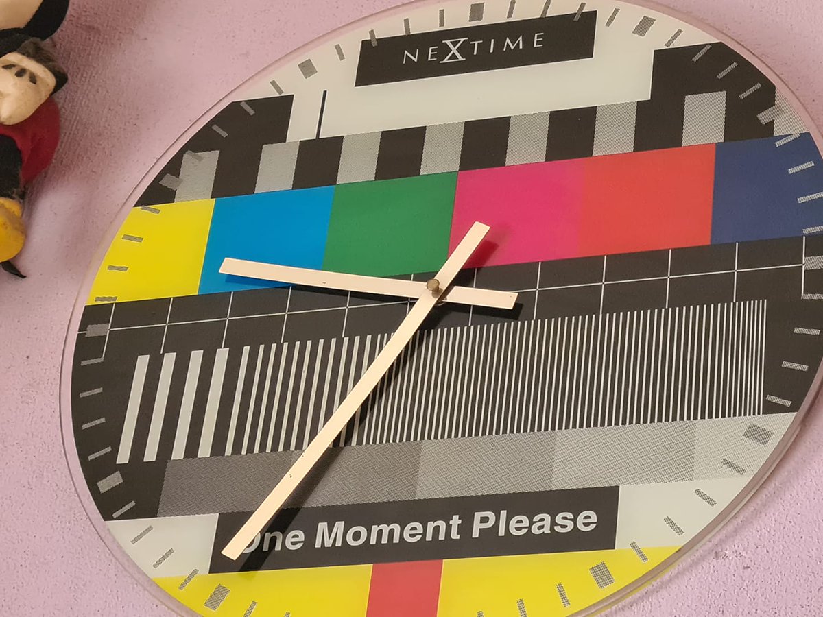 TomvanDauven's tweet photo. Het testbeeld, nu hangend aan de muur als klok #tv #testbeeld #herinnering #memory #time #clock https://t.co/FmNw6kwjPW