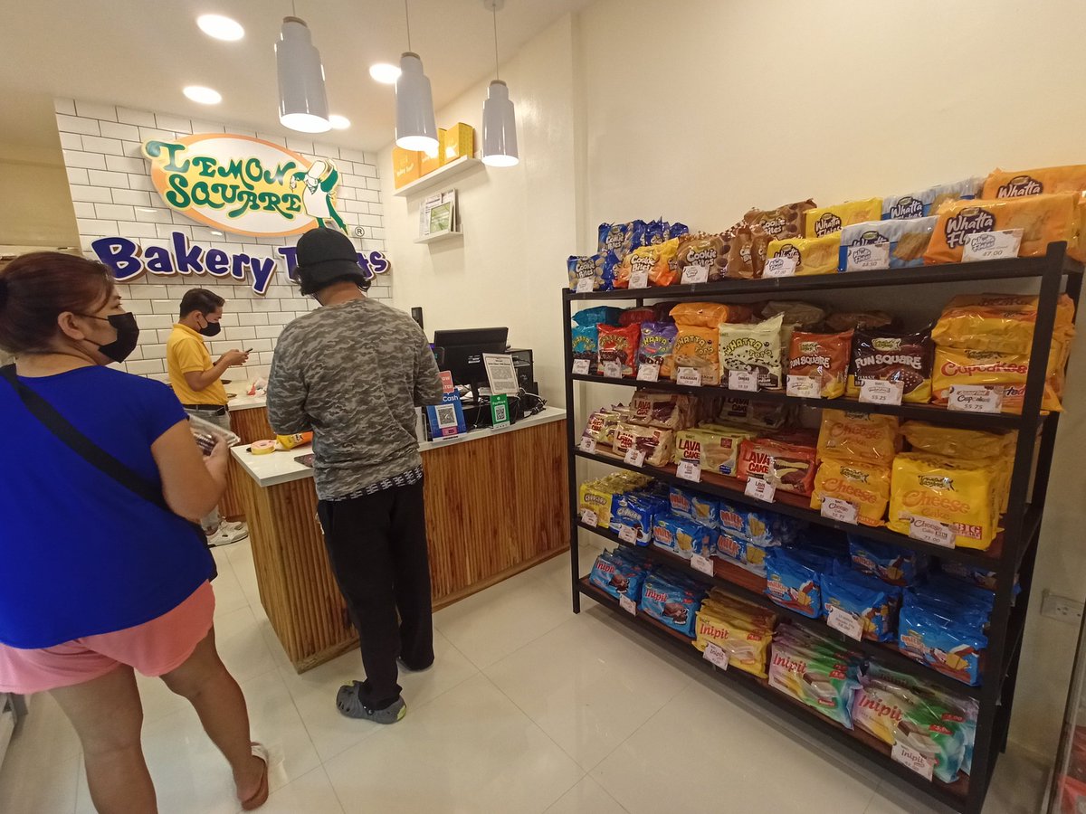 HappyFoodies's tweet photo. Kapasigan, Pasig got some additional pastry treats as Lemon Square Bakery treats opens in the city. Aside from their popular signature consumer pastries, they got some cakes and baked goodies. Located just across Bonifacio plaza. Near KFC 
#happyfoodies 
#pasigeats 
#pastrylove https://t.co/25GgP20ogv