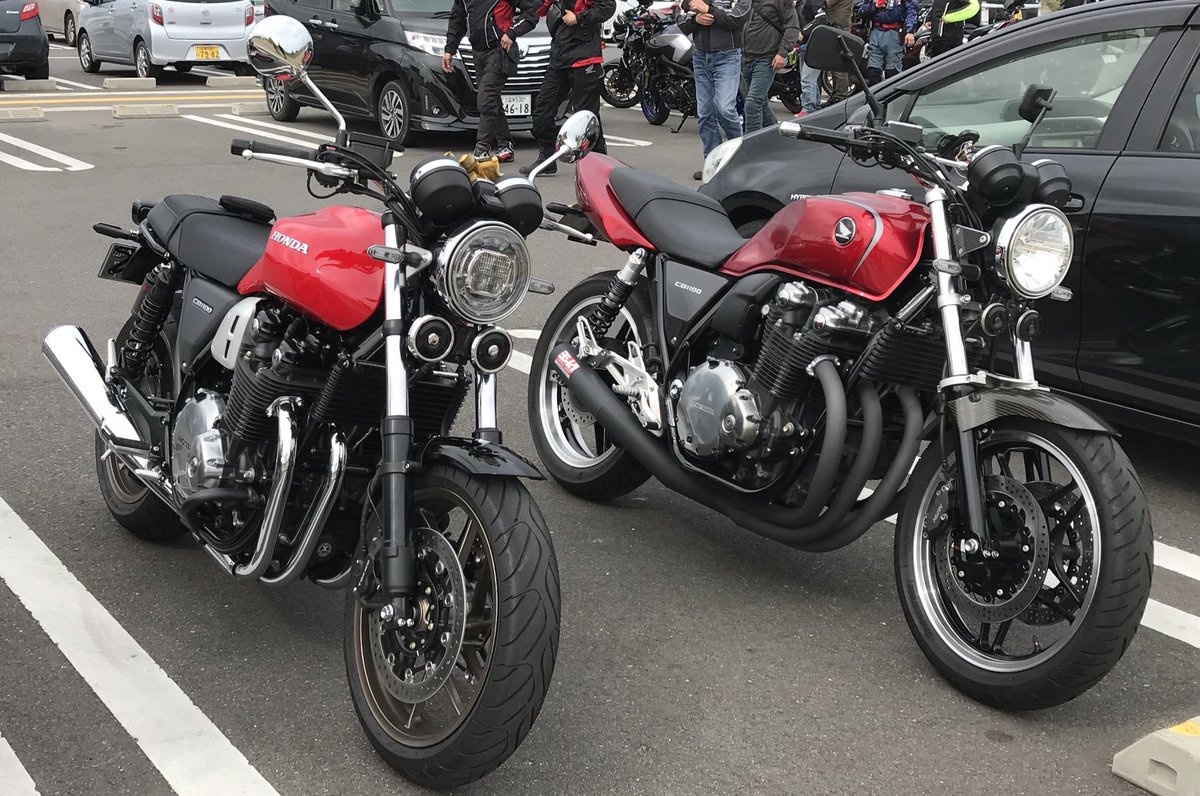 CB1100ken2's tweet photo. カスタムしてるけど一番最初のCB1100とFinalEditionのCB1100RSとツーリングでツーショット撮らせていただきました😃
#cb1100 #cb1100rs #cb1100ex #cb1100finaledition https://t.co/7XaMb2xrHF