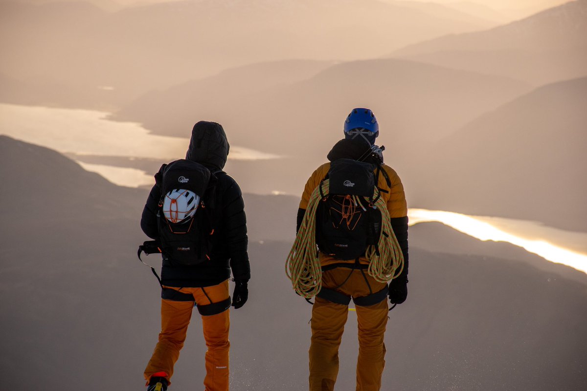 _liam_campbelll's tweet photo. Had worse descents off of Ben Nevis! Drone footage like in bio! #bennevis #winterclimbing #mountaineeringscotland #mytiso #getoutside #munrobagging #scottishhills #youtube #dronephotography https://t.co/jzzVpr8sin