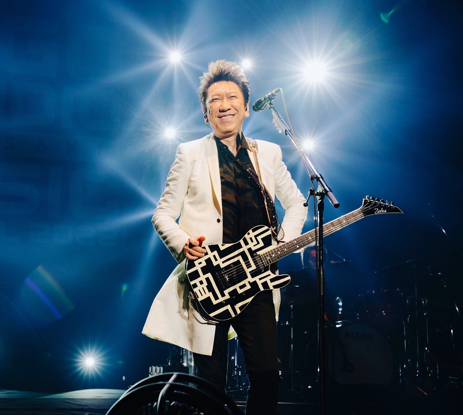 今もっとも活躍していると思う日本人ギタリスト ランキングtop14 B Zの 松本孝弘 さんを抑えて1位に選ばれたのは Twitter