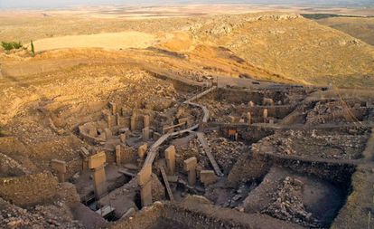 Sumeria05996259's tweet photo. Fins fa poc es creia que la primera civilització datava de l'any -3800 a Uruk, Sumèria, les prospeccions a Göbekli Tepe, al Kurdistan turc, han descobert una cultura datada de l'any -9000 amb immensos temples anteriors a qualsevol ciutat https://t.co/hi4NjYzHAV
