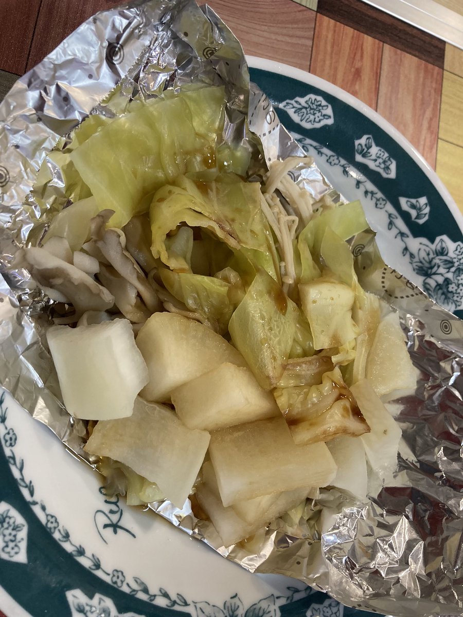 yukky361's tweet photo. 今日はユッキー特製『ふんわり卵唐揚げ』と温野菜でした(^^)

唐揚げをふんわりに仕上げる方法は、卵の黄身を使う事！！

味付け後にかたくり、小麦粉、黄身、かたくりの順番でやればふんわりと仕上がります！！

#天野jack #amanojack #ゆっきー　#唐揚げ　#ふんわり　#おいしい　#レシピ　#公開 https://t.co/tJvvL1wmpD
