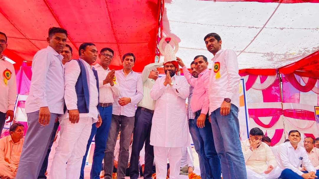 BalwanPoonia_'s tweet photo. राजस्थान में #OPS बहाल होने पर आज भादरा में #राजस्थान #सरकार के कर्मचारियों द्वारा आयोजीत सम्मान व अभिनन्दन समारोह में शिरकत की ओर समस्त कर्मचारी जगत को बधाई दी । इस मोके पर तहसील के सभी विभागों के #कर्मचारी ,जनप्रतिनिधिगण सहित हज़ारों की संख्या में सरकारी कर्मचारी मोजूद रहे । https://t.co/NtD125oU9q