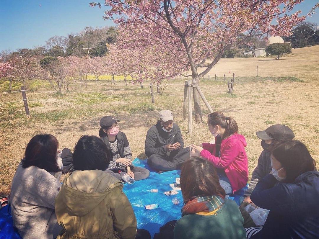 YWFA2021's tweet photo. #Meetup 🌸 #Kannonzaki #Hiking &amp; #Sakuraviewing🌸3/11

Thank you for joining!!

🌈Nice weather, beautiful view, feeling nature, learning languages, walking exercise, eating lunch and enjoying chat with nice new friends!!😆💕

I’m really happy you all become good friends!!💞☺️ https://t.co/uEg35XnBiE