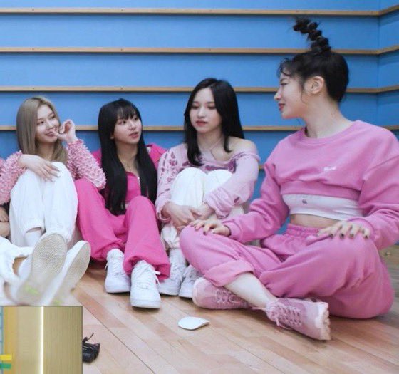 saidafeed's tweet photo. the way they look at eachother :( https://t.co/8wpfeslPzE