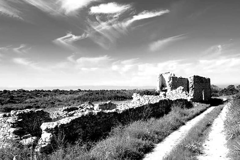 Blueyonetwo's tweet photo. Ruins/ On the road to #Kormakitis/ Photo credit : Pavlos Nacouzi/ The scars of our senseless civil war// Harabeler/ Suursuz sivil savasin getirdikleri/ #Kibris/ #landofpainandsuffering https://t.co/5JpKIPBKFs