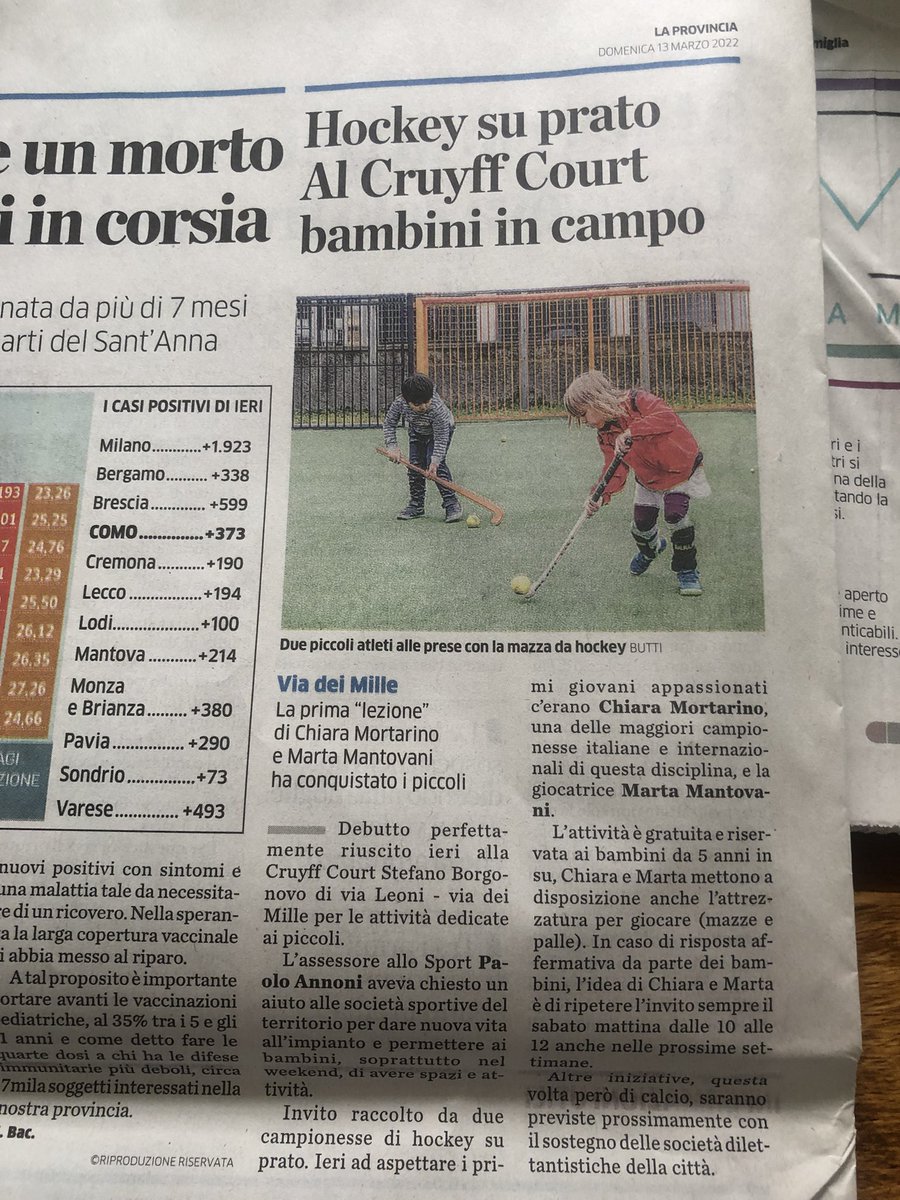 De Cruyff Court in Como veranderde ‘s avonds en in het weekend in een plek vol overlast. Daarom wordt er nu onder leiding van twee kampioenen op zaterdag gehockeyd, een sport die totnogtoe afwezig was in de stad <a href="/JCFoundation/">Johan Cruyff Foundation</a> #hockey