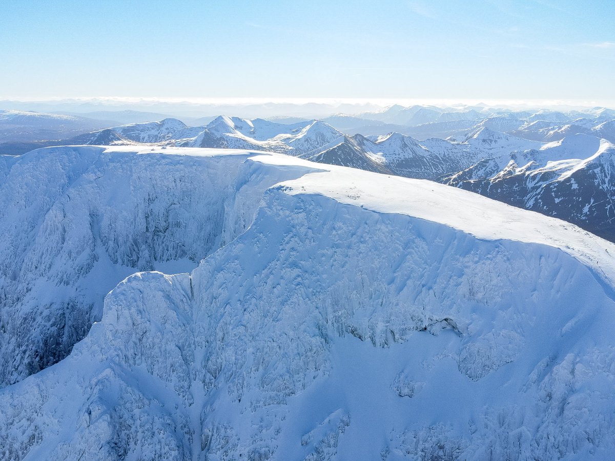 _liam_campbelll's tweet photo. Some drone footage from last weeks bluebird on the Ben! 👉https://t.co/HTq5MEaQI9 👈 #bennevis #scotland #towerridge #winterclimbing #scottishwinterclimbing #mountaineeringscotland #mytiso #getouside #dronephotography https://t.co/VnvJI8Iycj