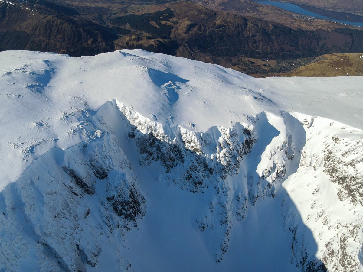 _liam_campbelll's tweet photo. Some drone footage from last weeks bluebird on the Ben! 👉https://t.co/HTq5MEaQI9 👈 #bennevis #scotland #towerridge #winterclimbing #scottishwinterclimbing #mountaineeringscotland #mytiso #getouside #dronephotography https://t.co/VnvJI8Iycj