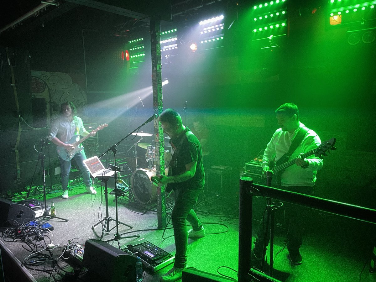 leswarguitars's tweet photo. #Baboki at Klub Rura during #SnowdropsFestival in Częstochowa! Thank you guys, it was awesome! 🔥🔥

That was extremely nice and satisfiying to see two of my instruments on stage together - OCD's #3 and #4! That's what they were created for! ✋👋 

#leswarguitars #BASS https://t.co/cgjXmUTOrT