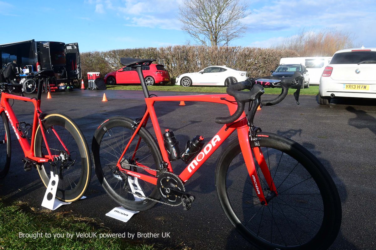 VeloUK's tweet photo. #EddieSoensMemorial - a race the boss at @moda_bikes - Dave Williams - won twice. His bikes in action there on Saturday thanks to @CYCLING_SHEFF 

#Modabikes #racebikes #carbon #colouryourworld https://t.co/0LLoXY23OI