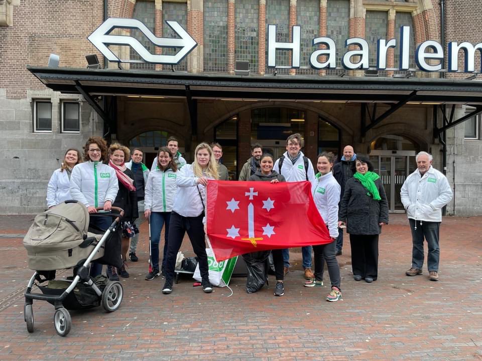 JurBotter's tweet photo. Ga in ieder geval stemmen, maar wil je dat je stem meer waard is, stem dan op D66Haarlem Bekijk de foto's. Het enthousiasme spat er van af. Geef D66Haarlem uw stem voor Raad en daarmee ook voor het College. #d66Haarlem #D66 #verkiezingen #16maart2022 #D66Haarlem https://t.co/HPMSVqqwxF