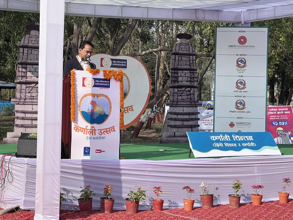 कर्णाली चिन्तन
दिगो विकास र कर्णालीका कुडा  गर्दै राष्ट्रिय योजना आयोगका उपाध्यक्ष मा.डा. विश्व पौडेल।
#karnaliutsav
#kudakarnalika