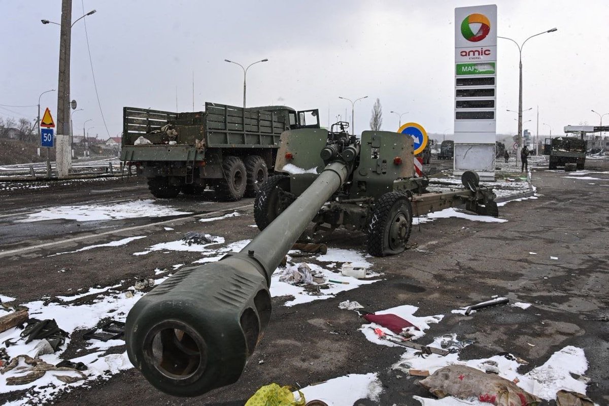 adam_hunayn's tweet photo. A broken column of the Ukrainian army in the vicinity of the Antonovsky bridge in Kherson.

#UkraineWar #Russia #RussiaUkraineWar #UkraineRussiaWar https://t.co/sG8ffY4gJV