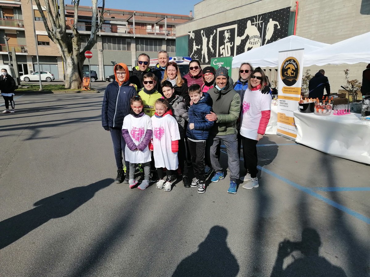 DerthonaBasket's tweet photo. Tortona si è tinta di rosa per aiutare la ricerca 💕Un successo la #JustTheWomanIAM 😍
Un ringraziamento ad #Azalai, al Comune di #Tortona e a tutti gli enti che hanno contribuito alla # realizzazione di questo grande progetto dalla forte valenza sociale 👏👏 https://t.co/jT7ctVYErj