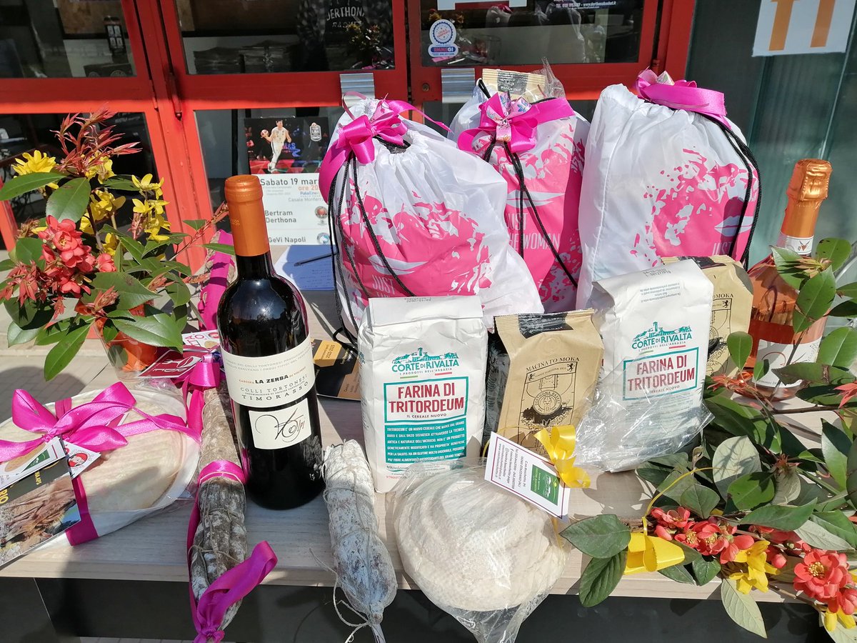 DerthonaBasket's tweet photo. Tortona si è tinta di rosa per aiutare la ricerca 💕Un successo la #JustTheWomanIAM 😍
Un ringraziamento ad #Azalai, al Comune di #Tortona e a tutti gli enti che hanno contribuito alla # realizzazione di questo grande progetto dalla forte valenza sociale 👏👏 https://t.co/jT7ctVYErj