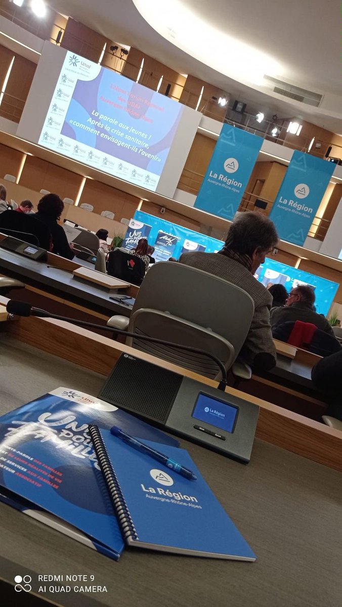 UrafAura's tweet photo. Les rapports d'enquêtes (#MFR #Aura @Fr_Assos_Sante) auprès des jeunes sont unanimes la #famille a été primordiale dans la traversée de la crise.
Une des inquiétudes prédominantes est le dénigrement des diplômés COVID vis à vis des recruteurs. https://t.co/8GSGPlyRKz