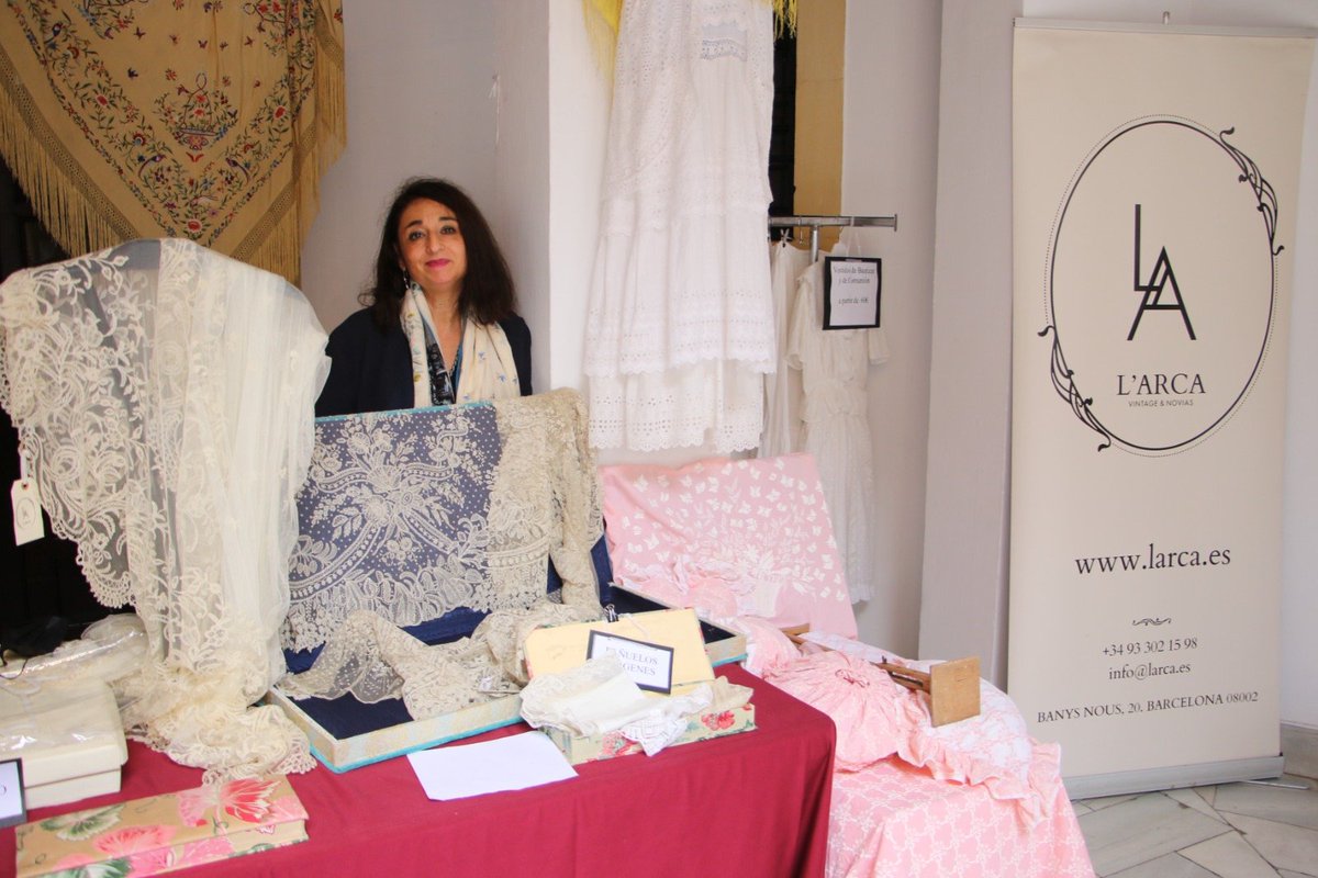 nuevofuturoSV's tweet photo. O nuestra zona de restauración, La Carpa, para tomarte algo y colaborar con nosotros. No te lo pienses y date una vuelta hoy, nuestros menores os necesitan. ¡¡Os esperamos!! #Sevilla #moda #complementos #decoracion #solidaridas #ElMercaditodeNF https://t.co/NkqGGr7BM9