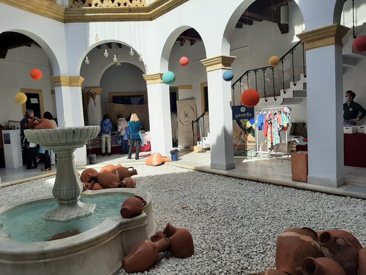 nuevofuturoSV's tweet photo. O nuestra zona de restauración, La Carpa, para tomarte algo y colaborar con nosotros. No te lo pienses y date una vuelta hoy, nuestros menores os necesitan. ¡¡Os esperamos!! #Sevilla #moda #complementos #decoracion #solidaridas #ElMercaditodeNF https://t.co/NkqGGr7BM9