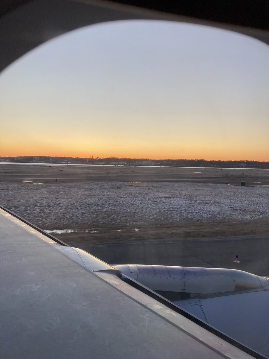 SPriceHealth's tweet photo. See the frost on the ground? Balmy 22° here. Here we come! @TLearyHIMSS  JodyToser and I are on an early flight out of Washington DC heading to #HIMSS22. See you soon# https://t.co/USrwSs9kEH