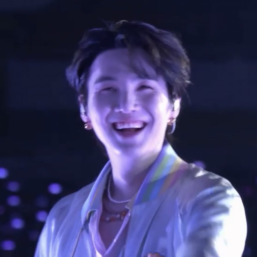 ultyns's tweet photo. crying rn he looks so 💗___💗 https://t.co/CWnCIlGMOv