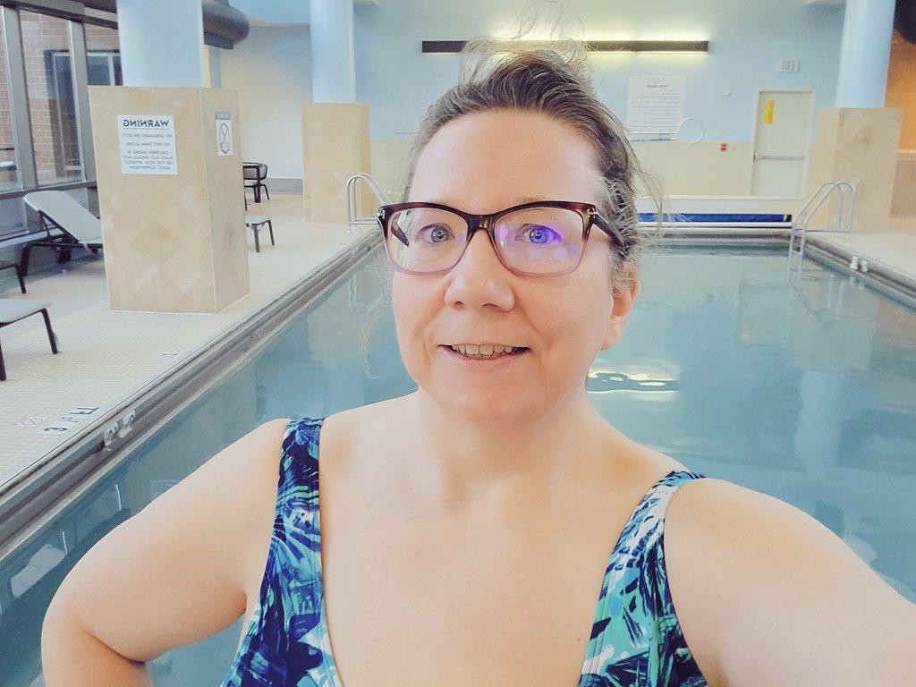 alycewilson's tweet photo. Time for a morning swim! #comcon #otakon https://t.co/AZwVj4oJiE