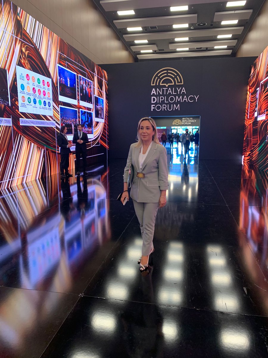 Antalya Diplomasi Forumu, Dünyayı Antalya’da ağırlarken dünya diplomasisinin yeni yön ve yöntemlerinin de anahtarı olmuştur. Türkiye artık merkezi bir kabul ekseni, Antalya ise yepyeni diplomasi merkezidir.

#AntalyaDiplomasiForumu
#ADF2022