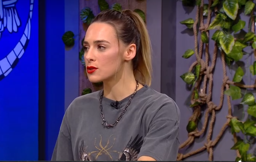 SurvivorDiyal0g's tweet photo. Damla :" Seda'yı ilk başlarda çok takdir ediyordum hiç adam seçmiyor diye tebrik ediyordum. Kendisi ben herkesle yarışırım farketmez diyordu. Ama sonradan gördük ki Seda herkesle değil ilk tur zayıfı 2. turda güçlüler arasında gün zayıfla olan kimse onu seçiyor"

#Survivor https://t.co/vdYjHebUBW