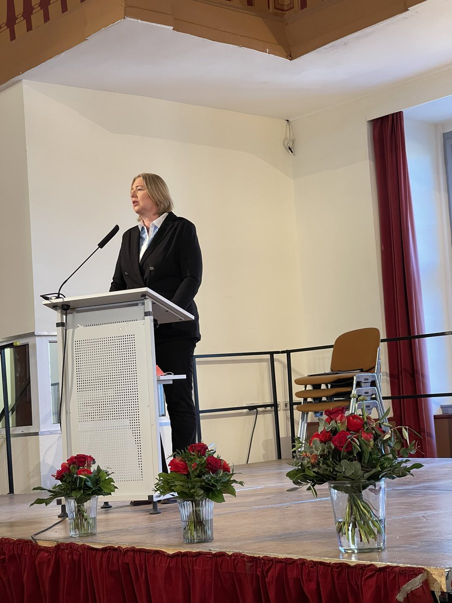 MunibAgha's tweet photo. Frauenempfang der SPD #Erlangen. Hauptrednerin ist Bundestagspräsidentin @baerbelbas. Danach diskutieren MdB @stamm_fibich, Ratskollegin @aydanedas und Heide Mattischeck (MdB 1990-2002) mit Bas über aktuelle Herausforderungen in der Gleichstellungspolitik. https://t.co/ioIcHd186u