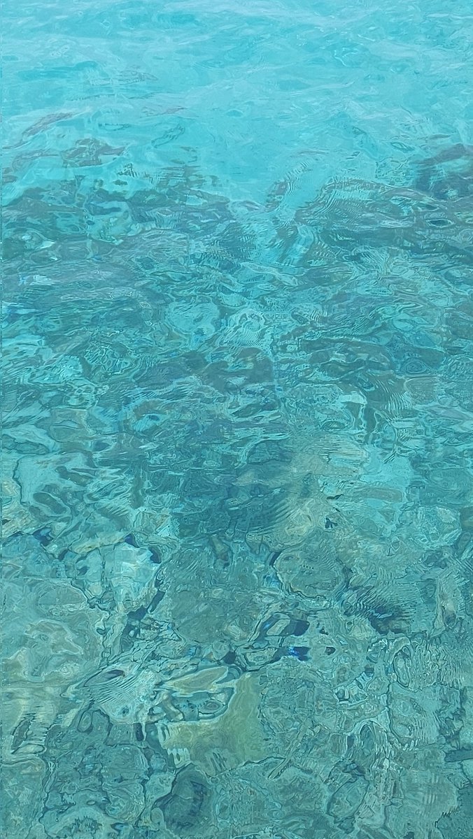 Hay ojos de muchas payasas y payasos, ya mayores,  que son transparentes como las aguas de Eivissa. Ojos que de tanto desnudar el alma en un escenario se hicieron agua.
#giranubenube 
Hoy desnudamos el alma en Can Jeroni, Evissa, a las 19,00 horas, entradas agotadas.
Gràcies!!!