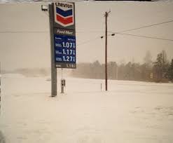 spann's tweet photo. OTD in 1993: The generational ”Blizzard of 93” was winding down, and Alabamians were waking up to a huge blanket of snow. A little over 400,000 people had no power, and travel was virtually impossible over the northern half of the state. Snow fell in all 67 Alabama counties. https://t.co/nYNMFnlsHX