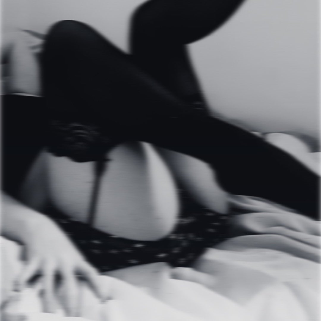 TW//NUDITY ⠀⠀⠀⠀⠀⠀⠀⠀⠀⠀⠀⠀⠀⠀⠀⠀⠀⠀⠀⠀⠀⠀⠀⠀⠀⠀⠀⠀⠀⠀⠀⠀
⠀⠀⠀Oh baby, take a look around,
⠀⠀⠀⠀⠀⠀⠀i'm the only one 
⠀⠀⠀⠀⠀⠀#SeductiveSunday