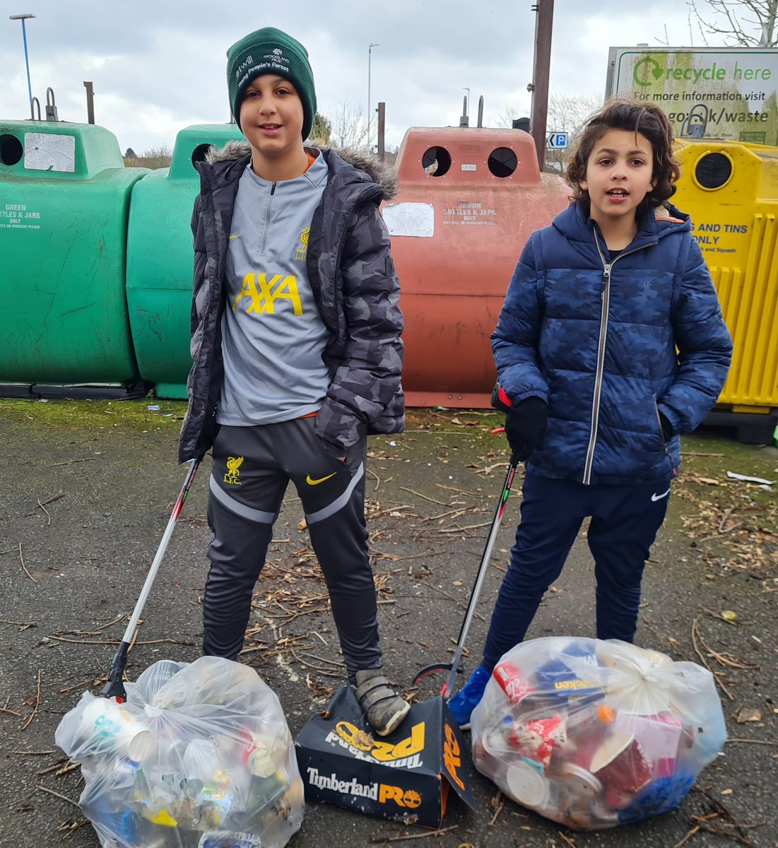 LKickers's tweet photo. We've been scoping out some areas for our #BagADay pledge as part of the @KeepBritainTidy #GBSpringClean later this month. Safe to say that we will be spoilt for choice, and the two bags we cleared from the #Tonbridge industrial estate today barely scratched the surface! https://t.co/LdBFjMHnCU
