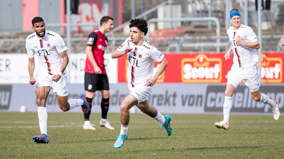 youtwentythree's tweet photo. Youssef Amyn (18) - 2021/22
🆚️ Wehen Wiesbaden 🎯🎯
🆚️ SC Verl 🅰️
🆚️ MSV Duisburg 🅰️
🆚️ SC Verl 🎯
🆚️ Viktoria Berlin 🎯
26 Spiele, 4 Tore, 2 Assists.
VIELVERSPRECHEND.
#Amyn #VIKWIE #Vussball #Bundesliga #3liga https://t.co/j6G5PFwAUh