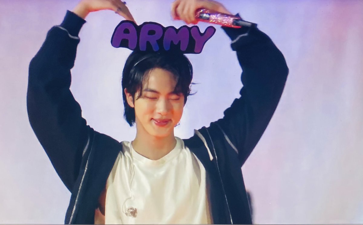KSeokjinTR's tweet photo. [🥺] Seokjin: "Bunu tacı hazırladım. Çünkü ben de ARMY’nin fanıyım." https://t.co/fIt8yaWMSb