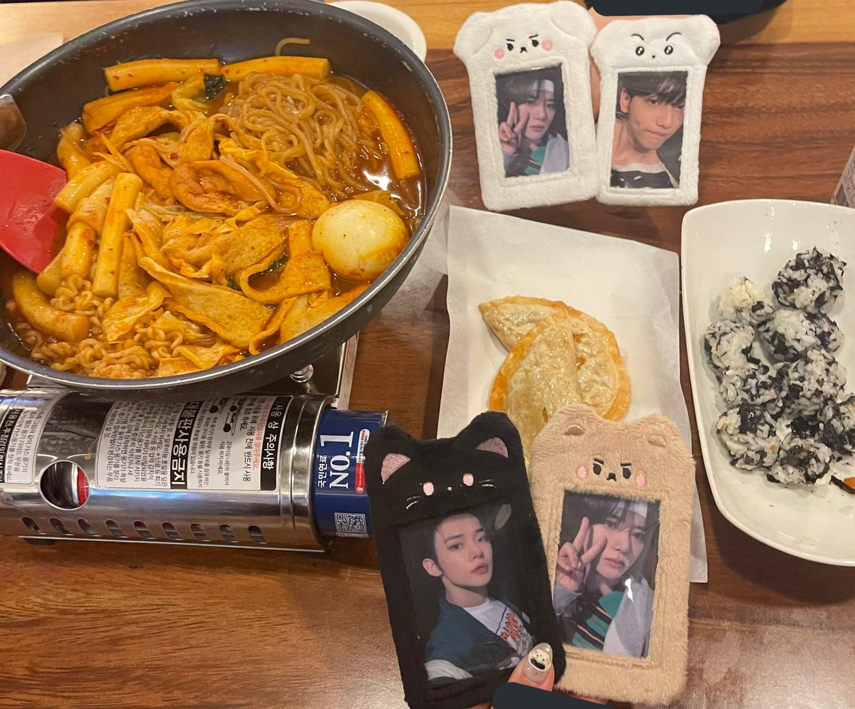 duckcyj_0913's tweet photo. 📍슈퍼스타 떡볶이

공지뜨자마자 범규생카때 밥은 이거다 땅땅하구
먹었는데 진짜맛있어여🥺
맛있게 잘먹고왔어요 감사합니다😍😍

#쌀떡_슈퍼스타_밀떡_최범규 https://t.co/4GF3Ikhedx