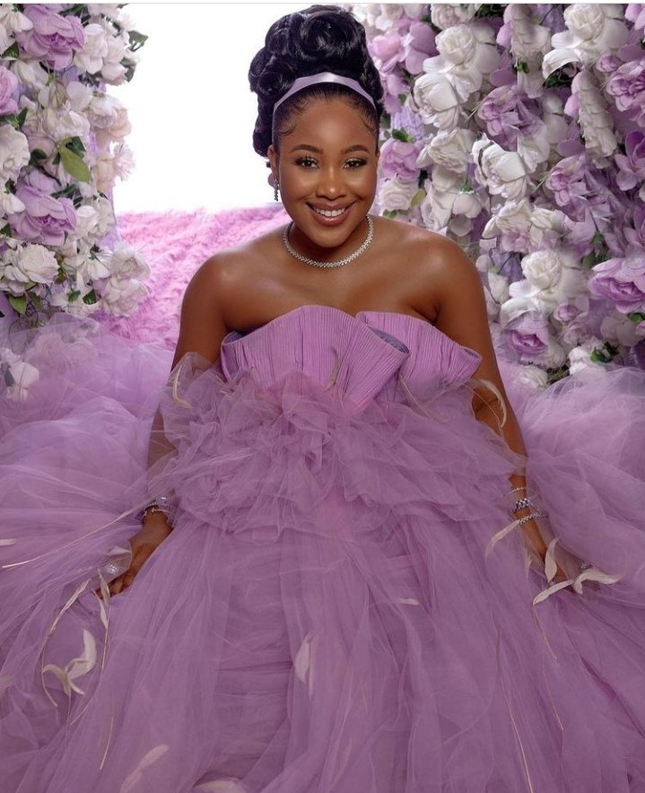 Mizz_Maureen's tweet photo. Happy birthday to the Queen of the Elite League and the ever glowing mummy to the sweet Baby Nlewedim🥰
You are forever loved my dear @EricaNlewedim❤️
May God keep you for us😍

#HappyBirthdayErica
#EricaAt28 
ELITE LEAGUE 
MASH TATIN 2.0
A STAR IS BORN
WORLD ERICA DAY https://t.co/2qiuIqcclb