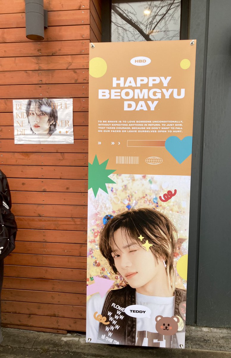 yg_517's tweet photo. #쌀떡_슈퍼스타_밀떡_최범규
2시간이나 대기해서 추웠지만•••
내부가 아늑하고 떡볶이가 진짜 맛있었어요ㅠㅠㅠ 먹는 동안 밤규 직캠이 나와서 눈 호강하면서 먹었습니당 ꪔ͈̮ 특전도 짱 예뻐요 ₍ᐢ..ᐢ₎♡̷ https://t.co/LSih6xpXkD