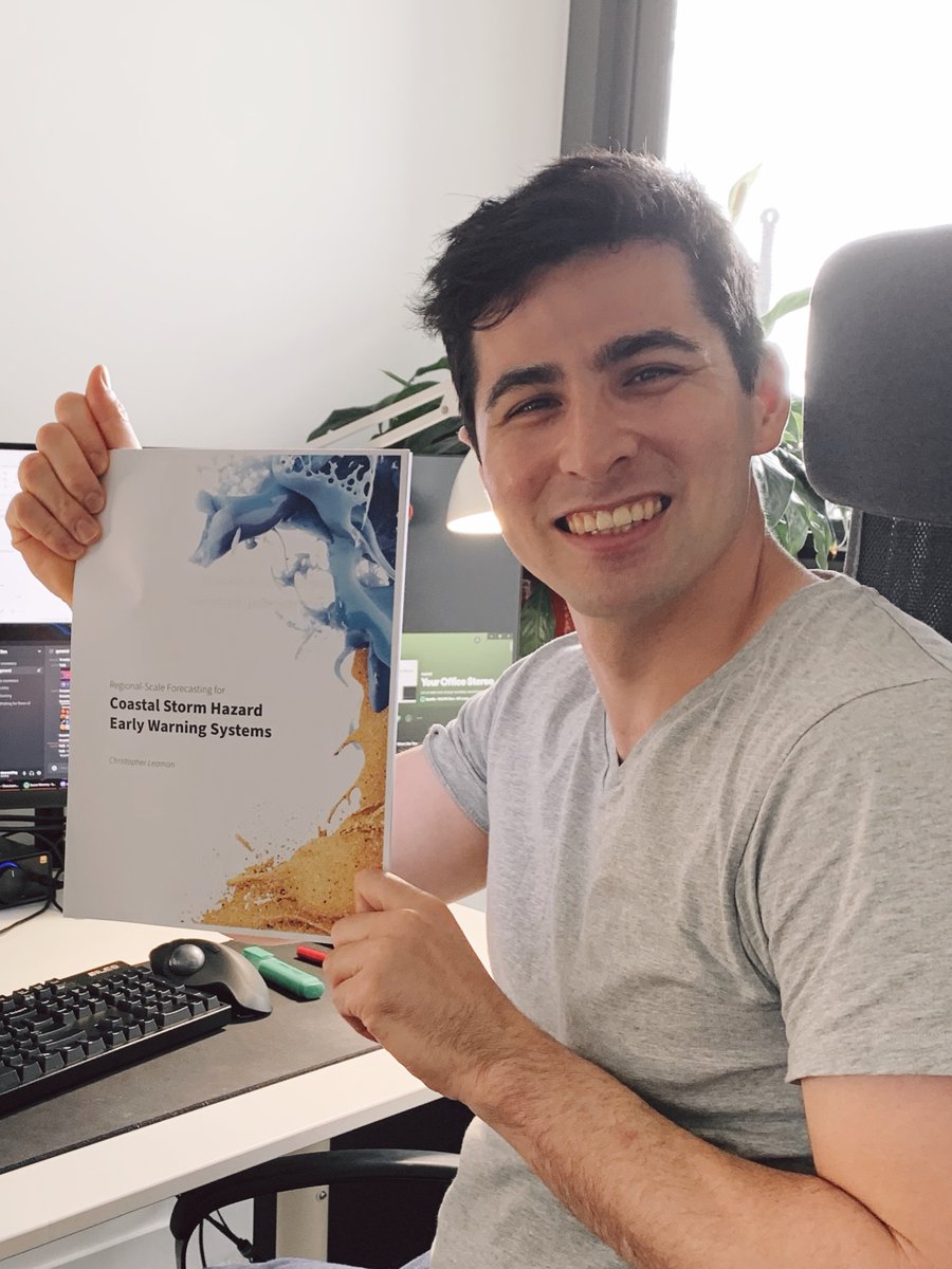 chrisleaman_'s tweet photo. Thesis submitted! One step closer to #PhDone ! Big thank you to everyone involved, especially @KDSplinter @DocHarleyMD @MikeKinsela @MandiThran and Ian Turner 🎉🎊 https://t.co/DcDXhN8edM