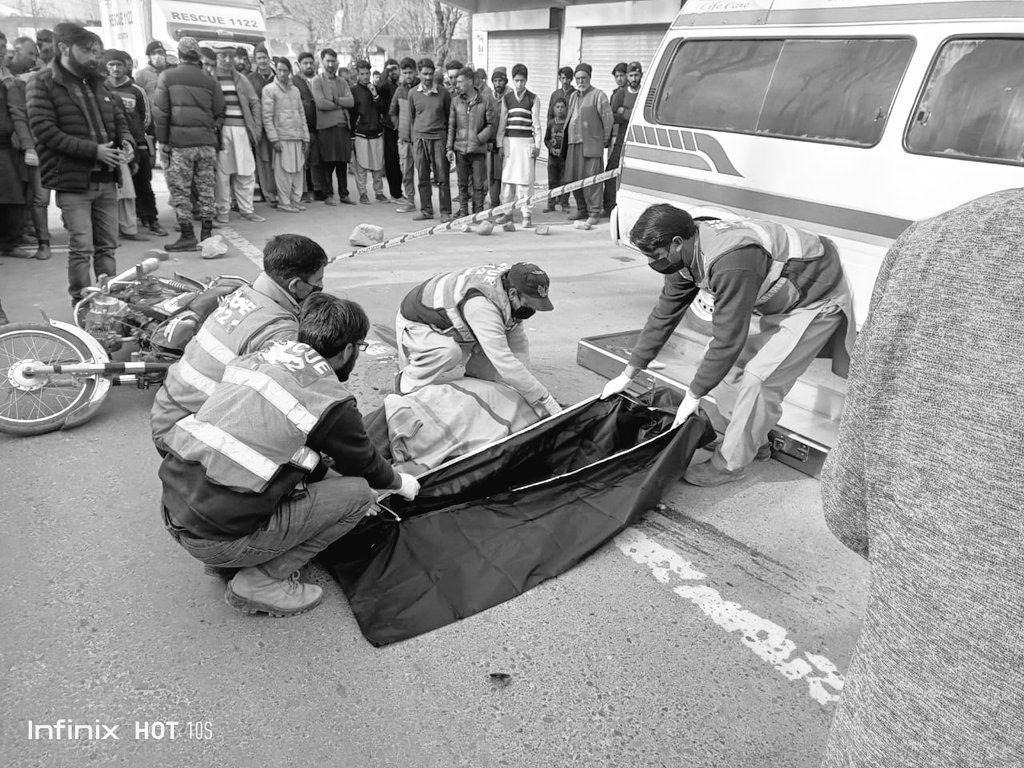 EOSkardu's tweet photo. Unfortunate incident taking 2 lifes of minors near Radio Pakistan Chowk Skardu.
A truck allegedly met an accident with motorbike near Radio Pakistan chowk with 2 minors and an adult onboard. consequently, both minors lost their lifes at the spot.
@dg_rescue 
@GB_RESCUE1122 https://t.co/bX4LanhIzn