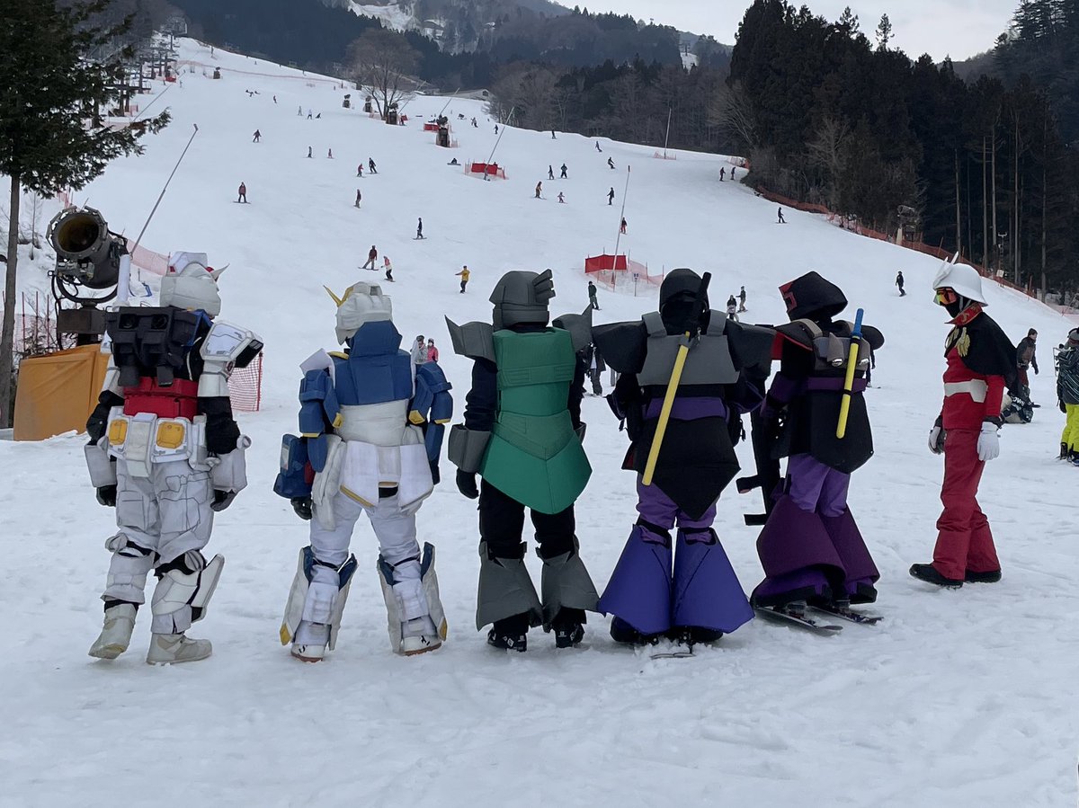 saaan3t's tweet photo. 撮影会してたから混ざって撮ってみた（少し出遅れてる）📷
#めいほうスキー場 
#ガンダム https://t.co/u35psEuxo4