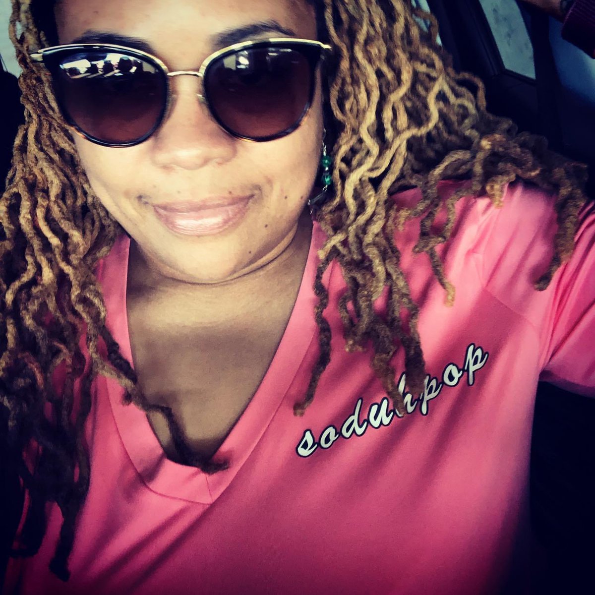 So_Duh_Pop's tweet photo. 🚨🚨Ladies we love a good top...Soft, stretchy and comfortable #tunic made with brushed DTY fabric!! Introducing #soduhpop #casualwear I love the way the sides are open, perfect with some leggings or jeans!! Check it out #ladiesapparel #womenshistorymonth #womensfashion https://t.co/ueTfeiNSzR