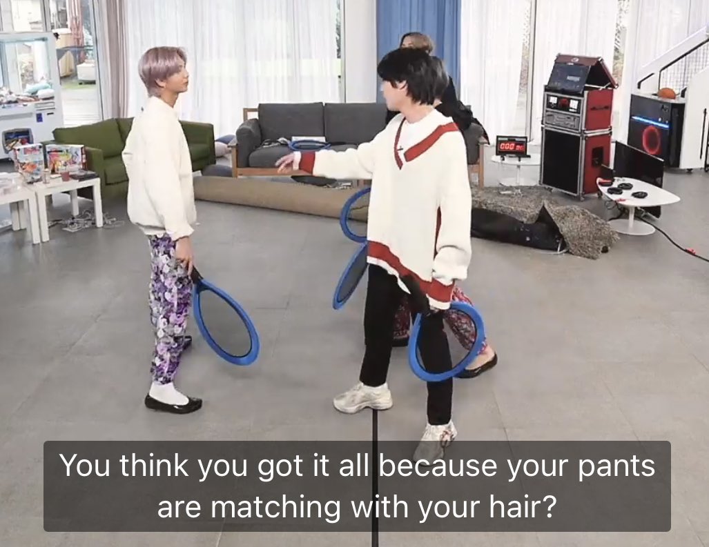 jinkookT_T's tweet photo. no because what did namjoon’s hair do to seokjin like IMMFJFJFFHFHFJDJDJDH https://t.co/cpzNRfojIg